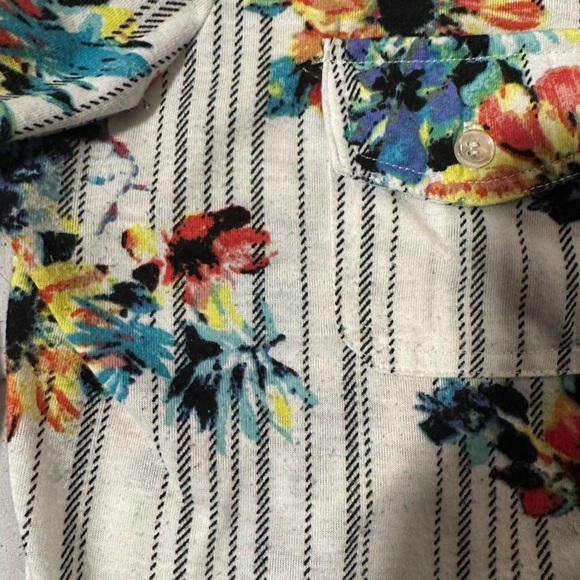 ✨LAST CHANCE✨ Floral and plaid light flannel shirt - Picture 5 of 6